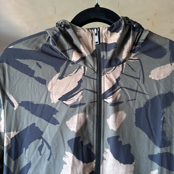 Theory 
Men’s hooded jacket size medium - Picture 13 of 13